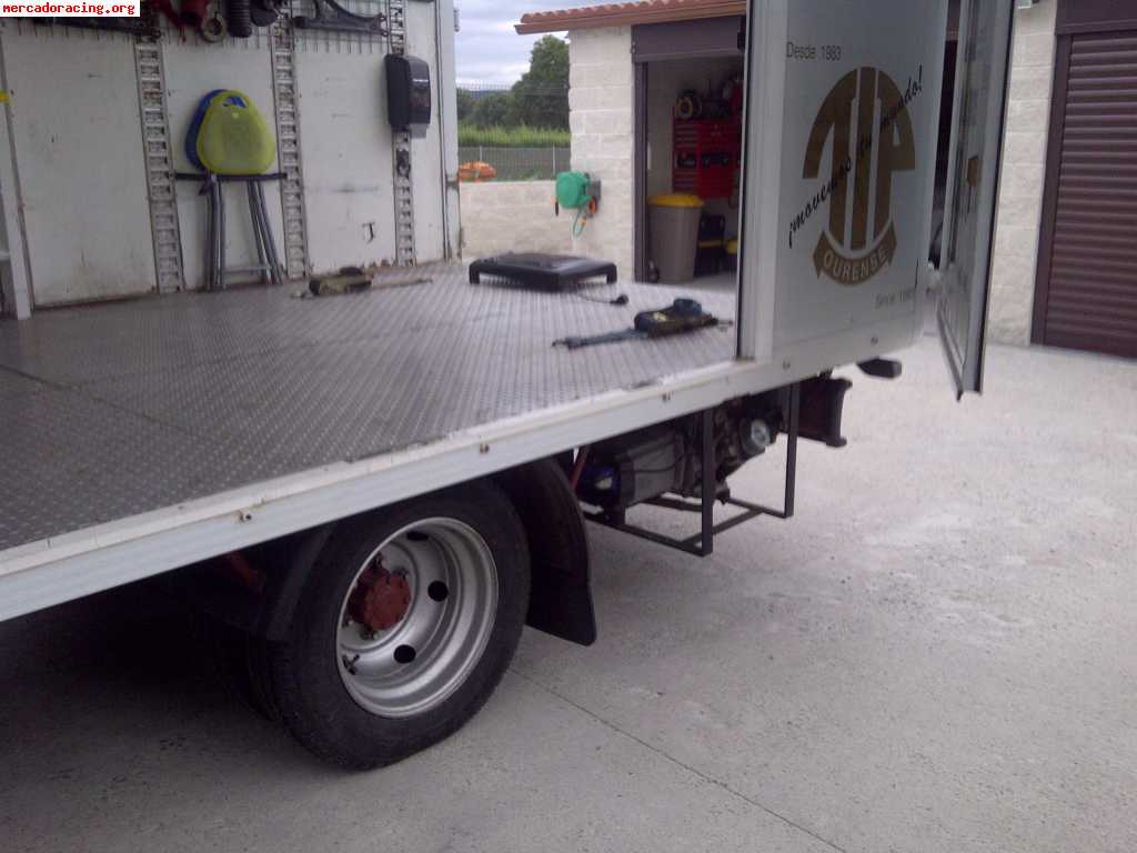 Se vende furgon iveco de asistencia.