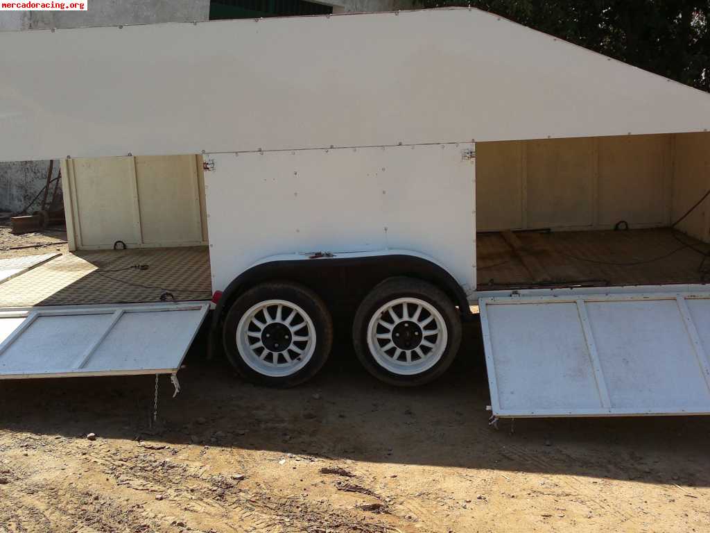 Remolque portavehiculos cerrado 1800€ negociables urge venta