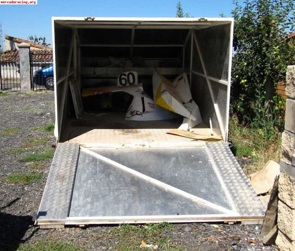 Vendo carro cerrado en perfecto estado
