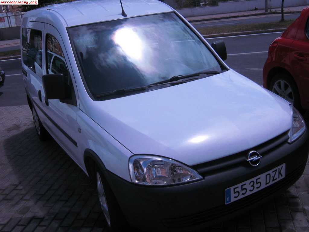 Vendo opel combo d del 2006 en 4500e muy buena