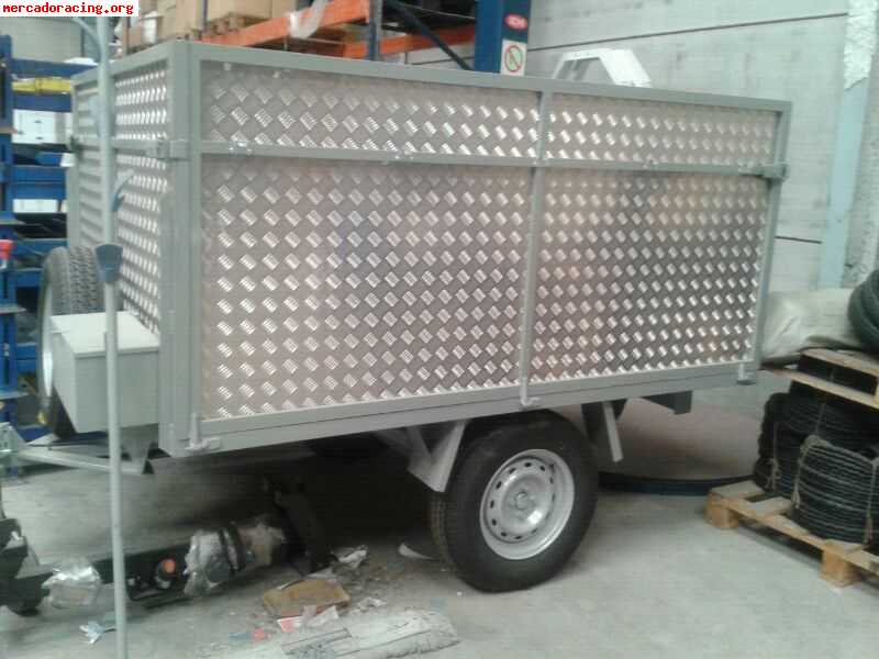 Se vende remolque ligero de carga de 750kg nuevo a estrenar