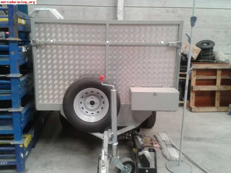 Se vende remolque ligero de carga de 750kg nuevo a estrenar