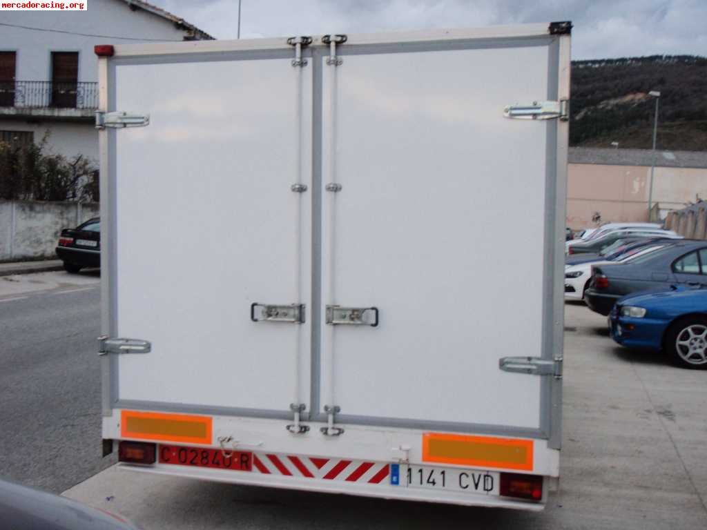 Remolque portacoches. para 2000 kilos.