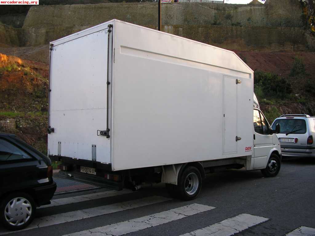 Se vende ford transit 2.5td con caja cerrada ideal para cm o