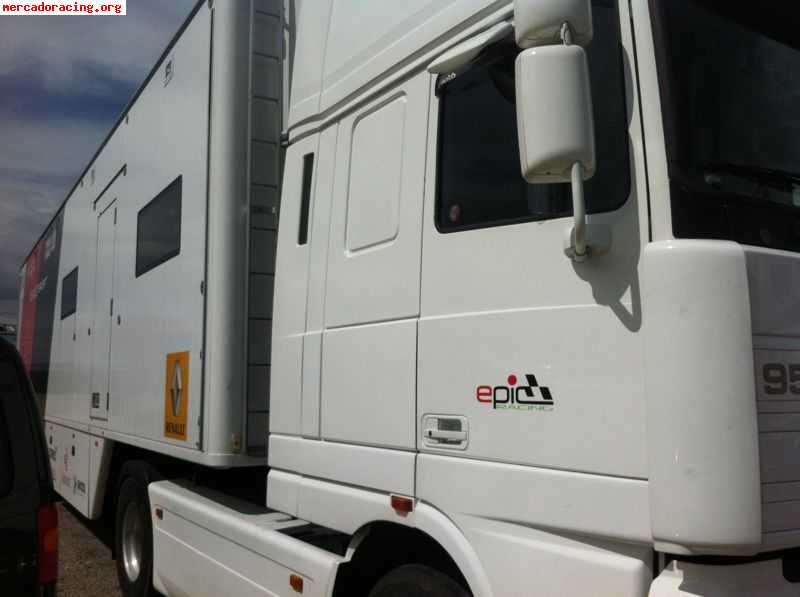 Camión asistencia preparado para carreras o rallys para coch