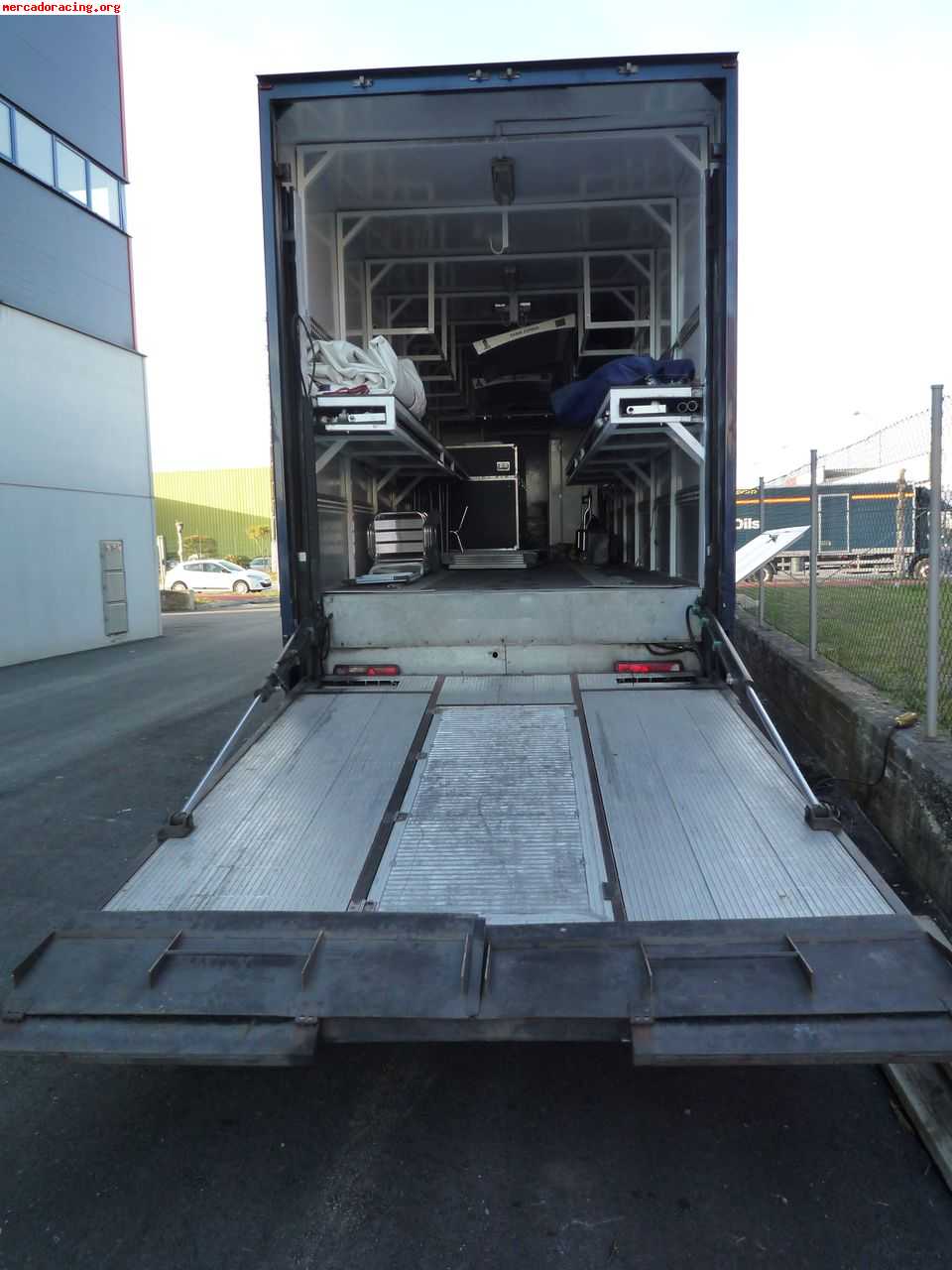 Se vende camion taller de transporte de monoplazas y camion 
