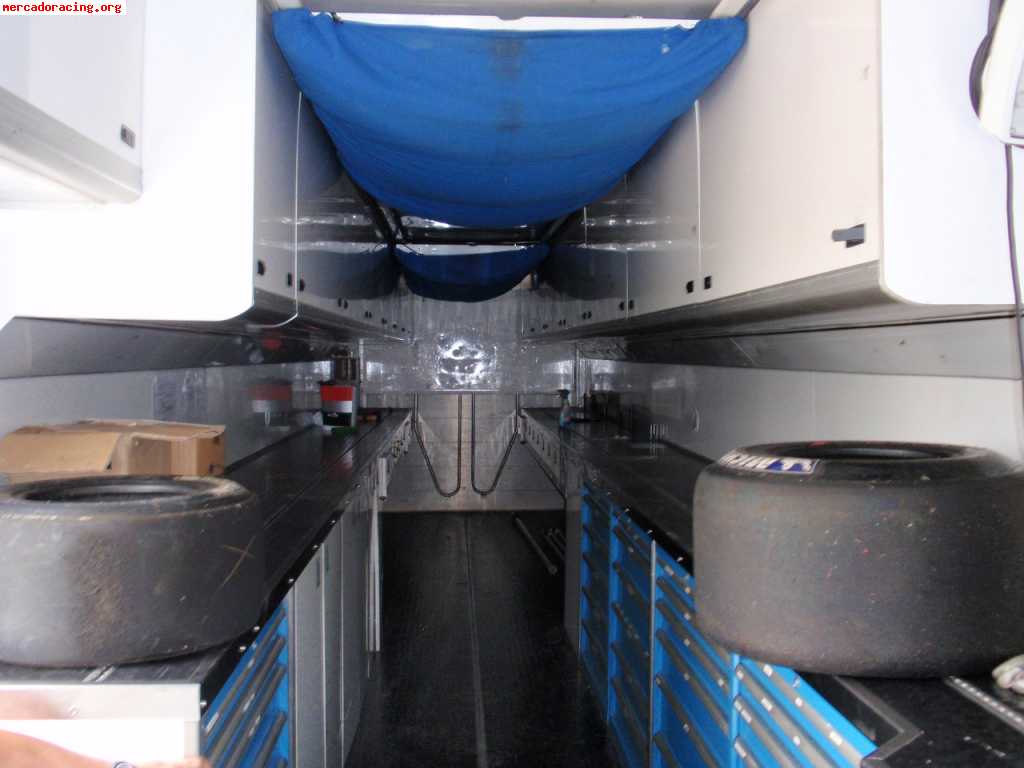 Remolque-taller de asistencia a carreras