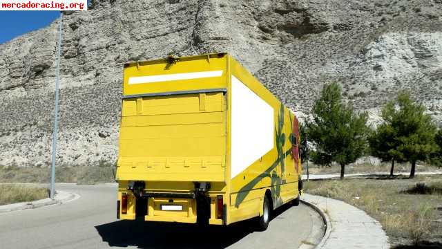 Vendo camion para equipo de competicion 8 plazas homologadas