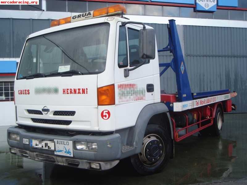 Se vende camión grúa para 2 vehículos nissan ateon
