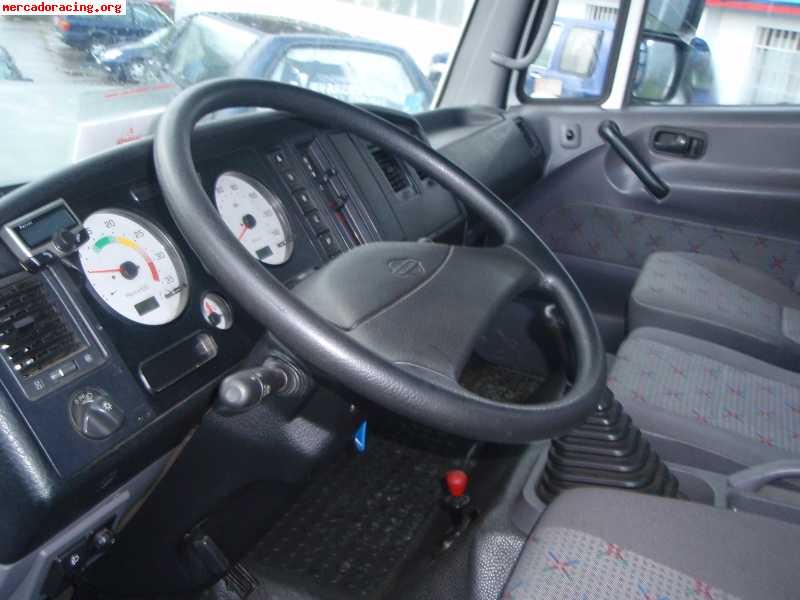 Se vende camión grúa para 2 vehículos nissan ateon