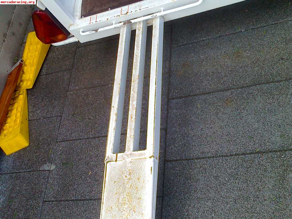 Porta vehiculos con tapa
