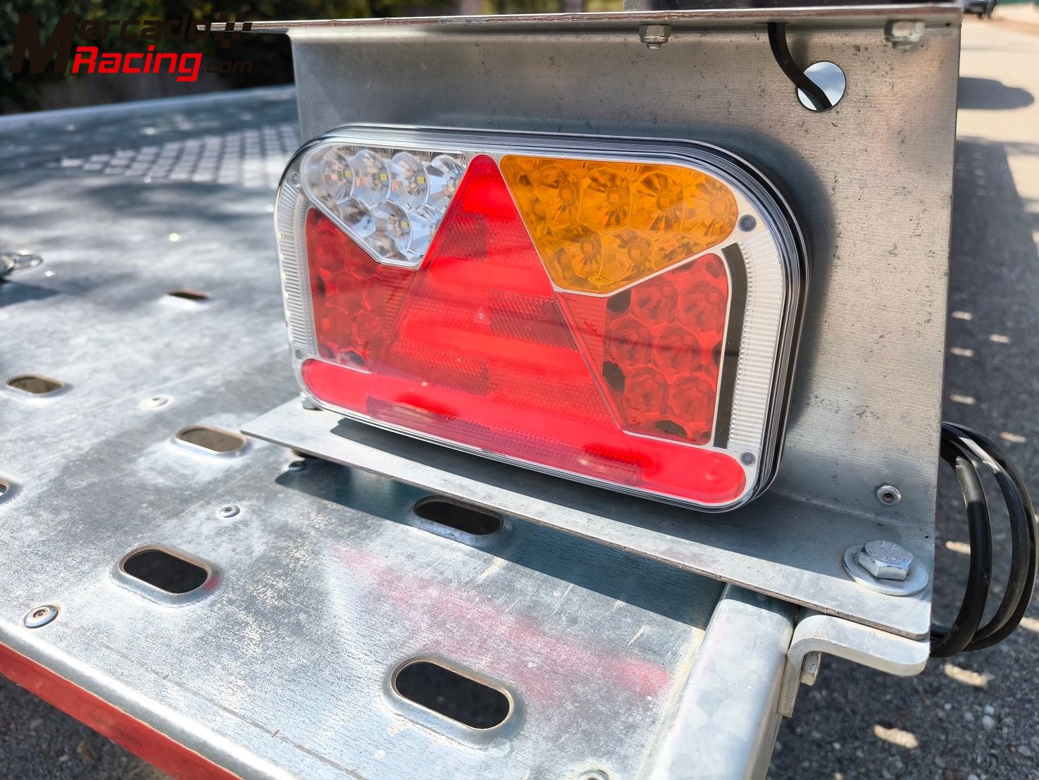 Remolque portacoches basculante 3 ejes 3500kg 