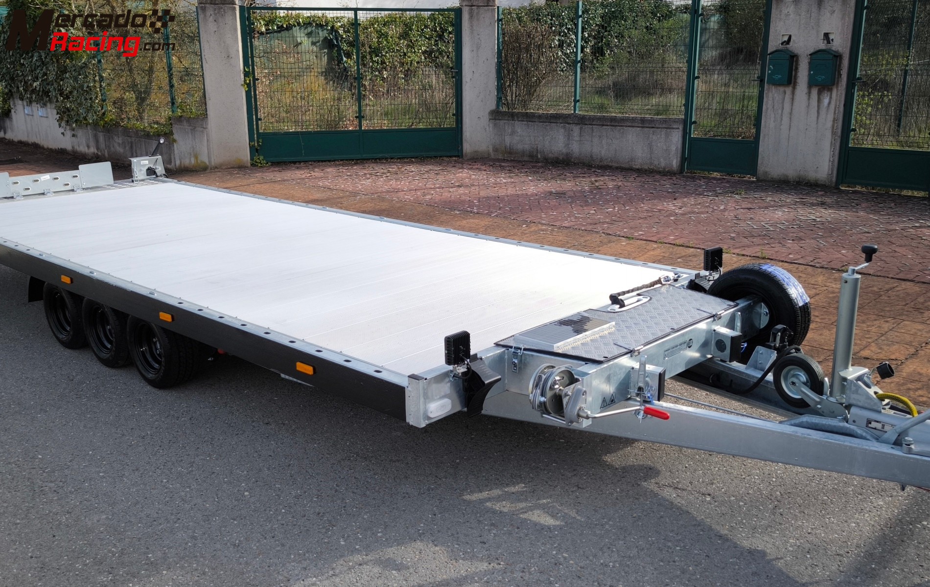 Remolque portacoches basculante 3 ejes 3500kg 