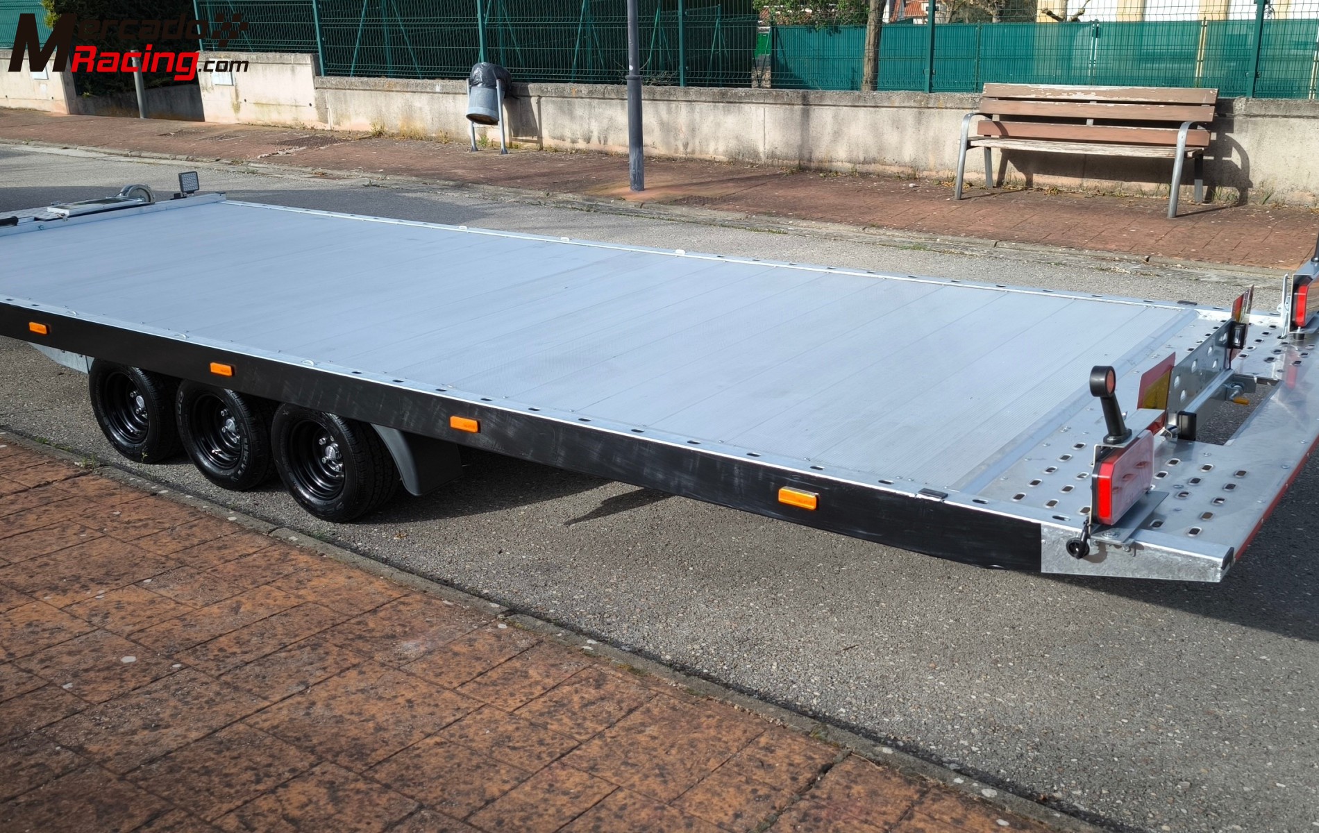 Remolque portacoches basculante 3 ejes 3500kg 