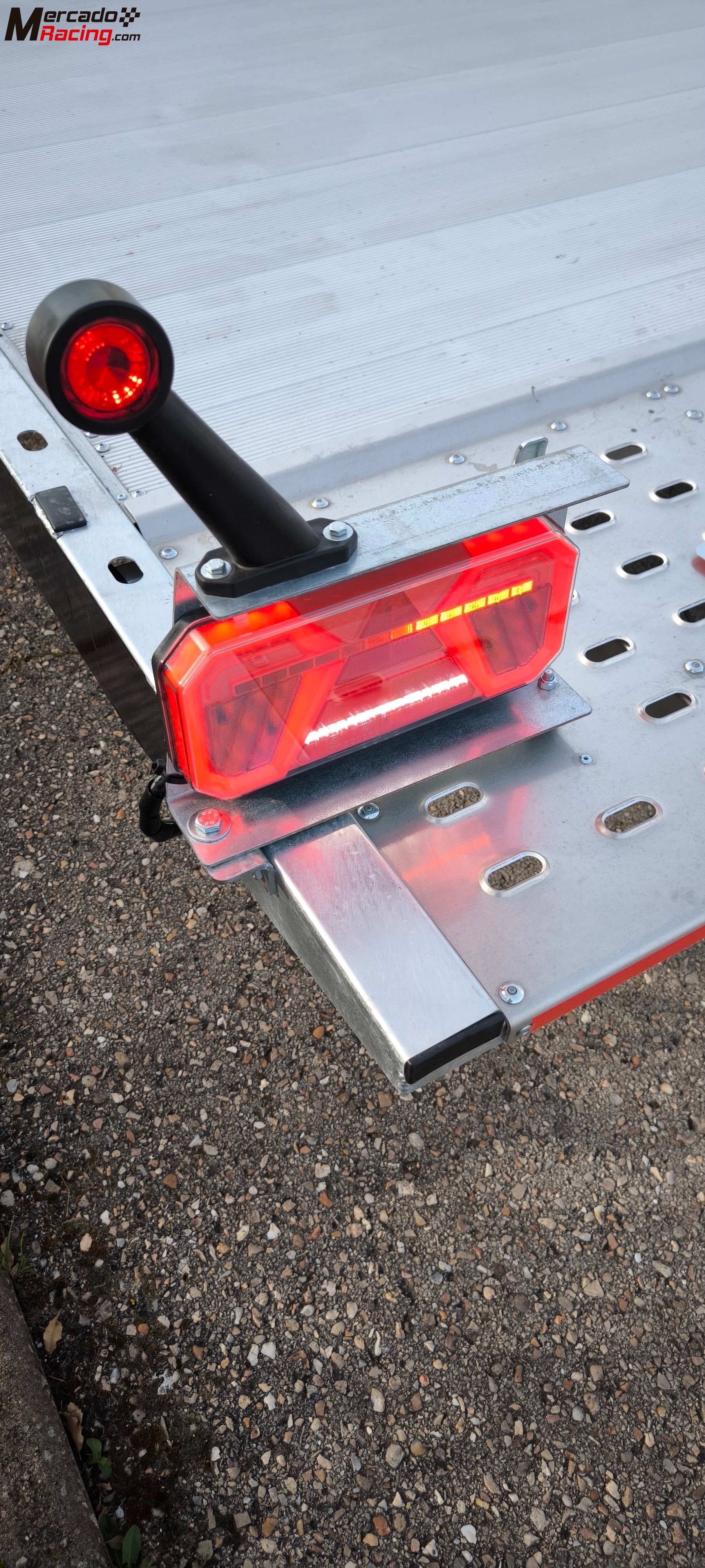 Remolque portacoches basculante 3 ejes 3500kg 