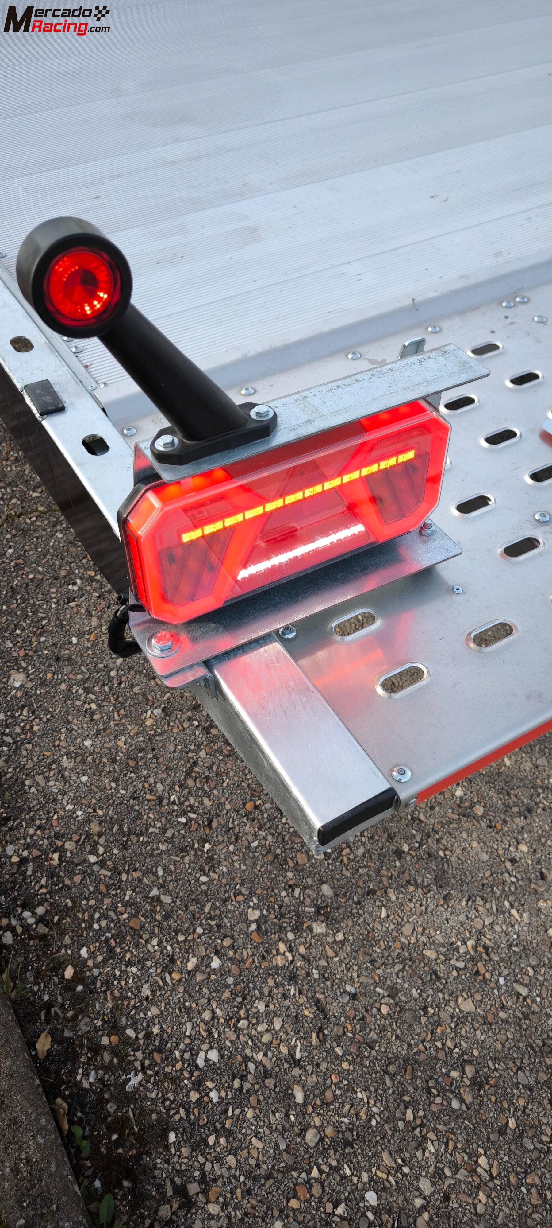 Remolque portacoches basculante 3 ejes 3500kg 