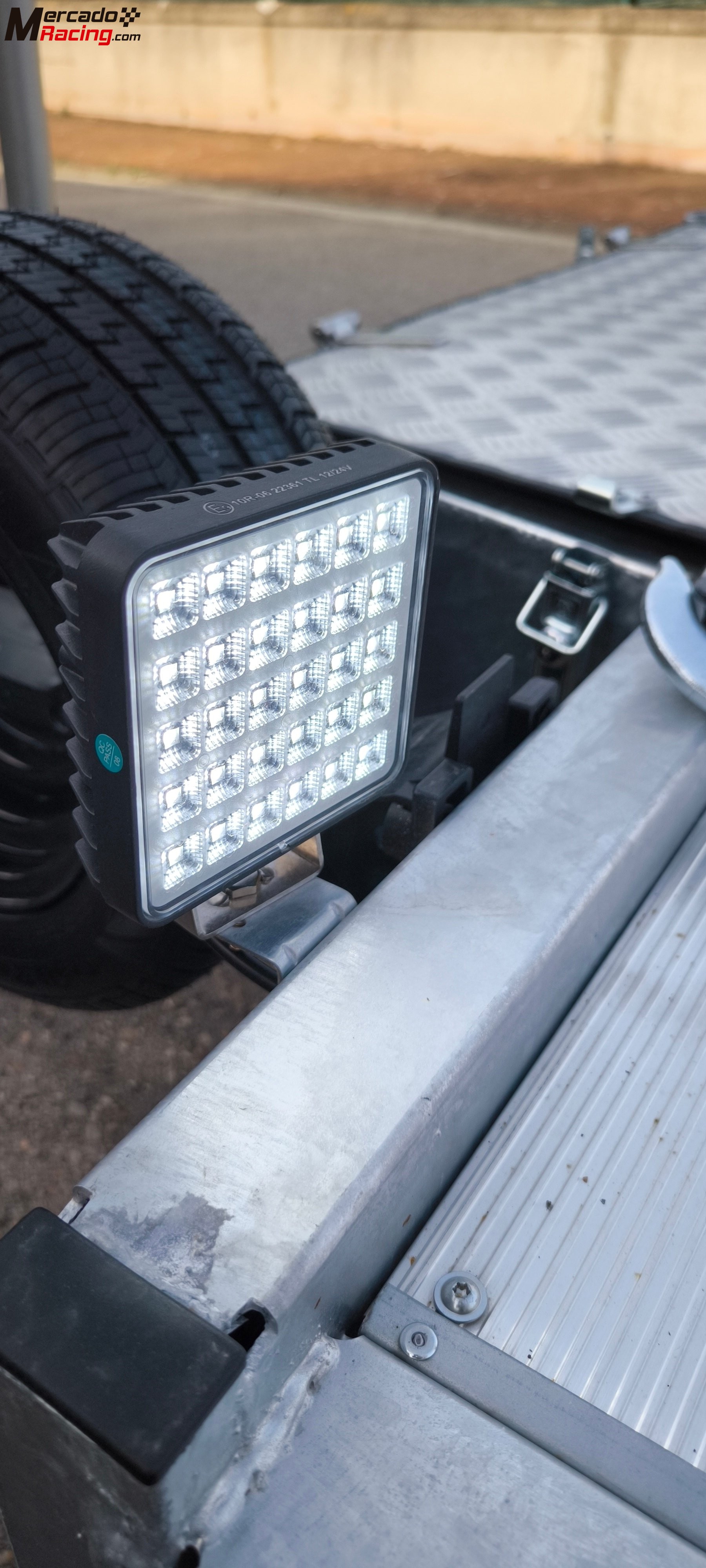 Remolque portacoches basculante 3 ejes 3500kg 