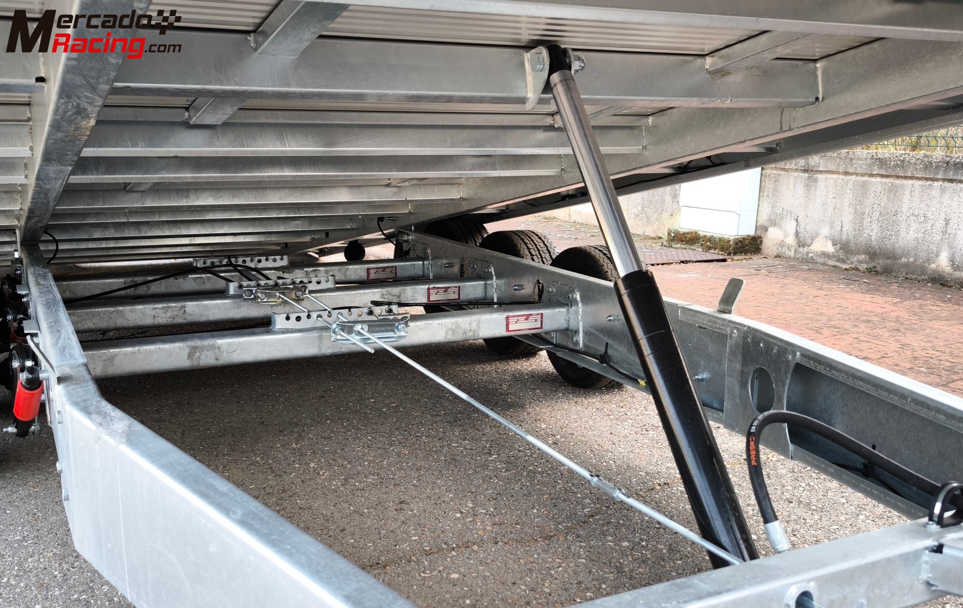 Remolque portacoches basculante 3 ejes 3500kg 