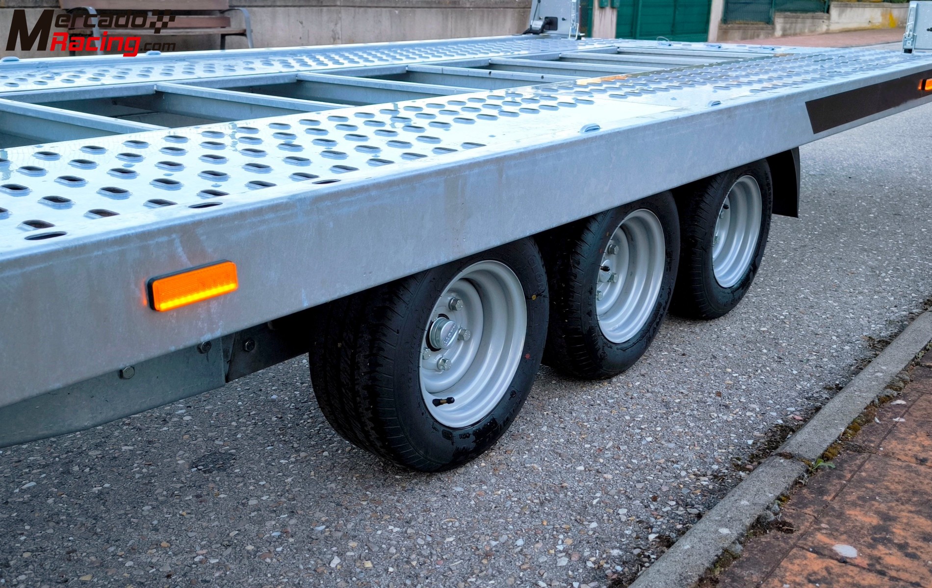 Remolque portacoches basculante 3 ejes 3500kg