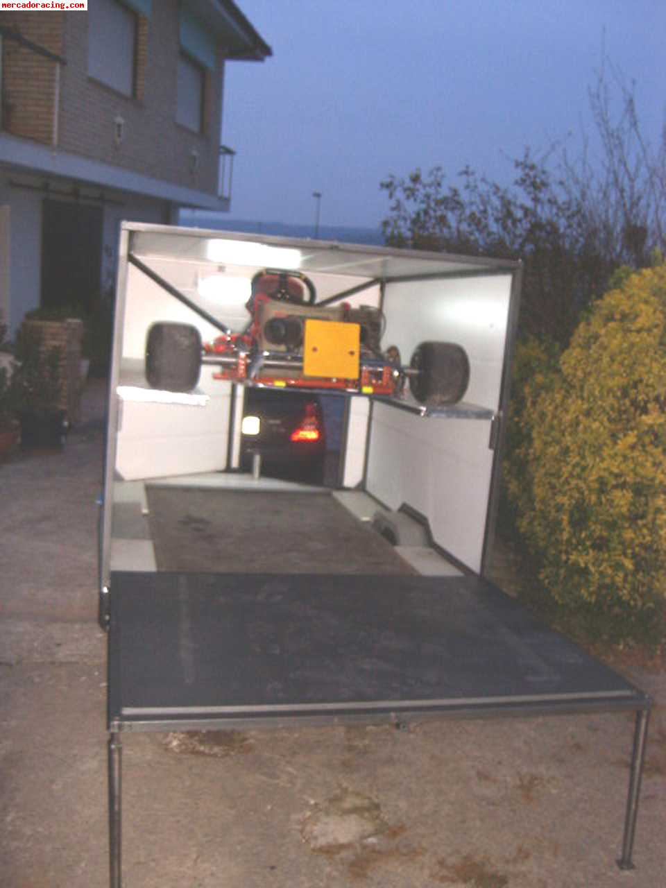 Vendo remolque carrozado para 2 kart