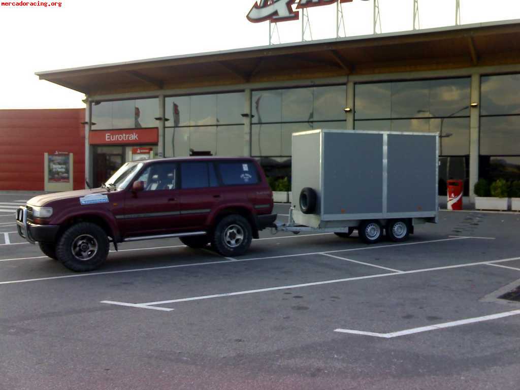 Traslado o remolque de coches y maquinaria hasta 3000 kilos.