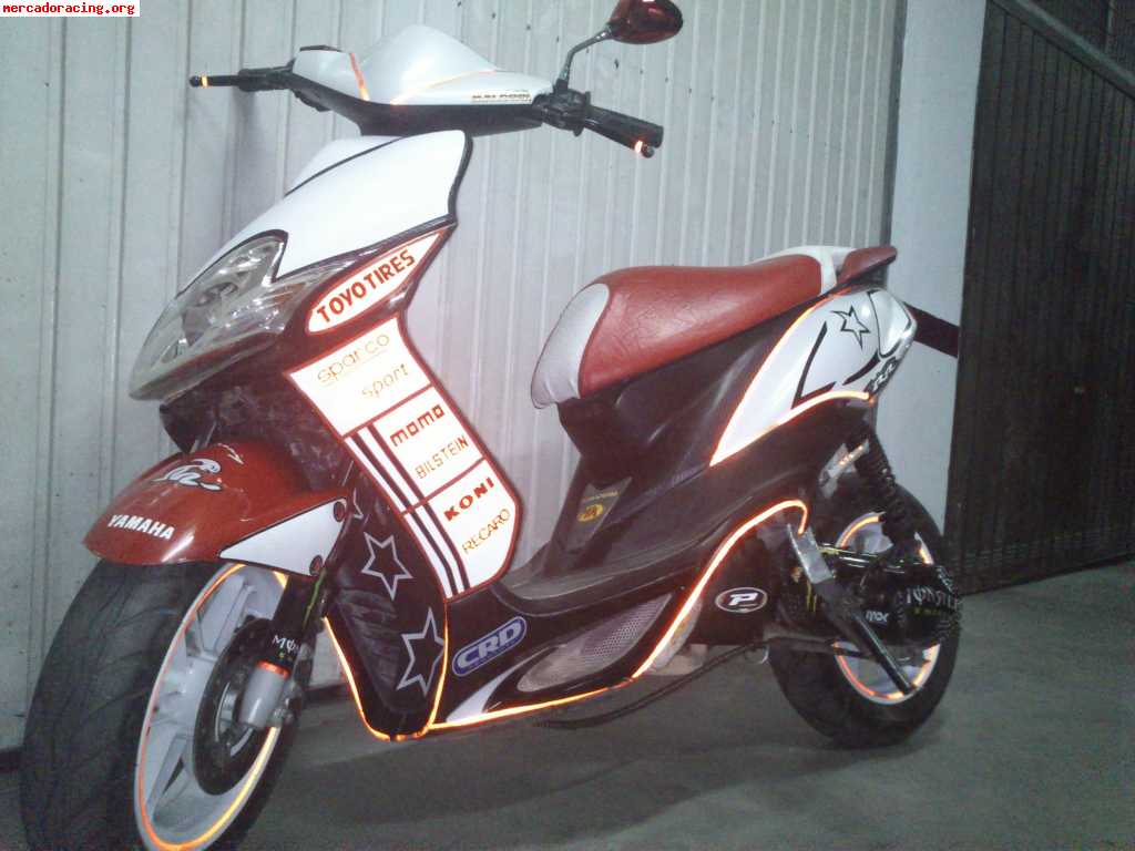 Se vende o se cambia yamaha jog rr 900€