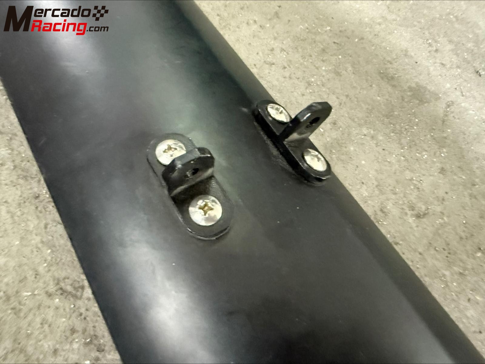 Alerón de competición de aluminio.