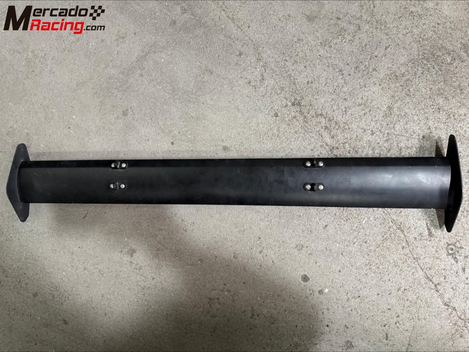Alerón de competición de aluminio.