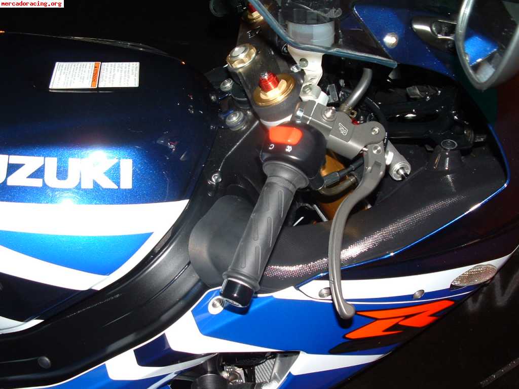 Gsx-r 1000 año 2004 vendo o cambio