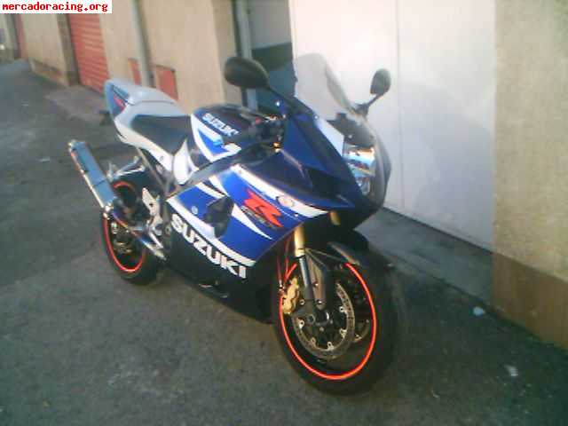 Gsx-r 1000 año 2004 vendo o cambio