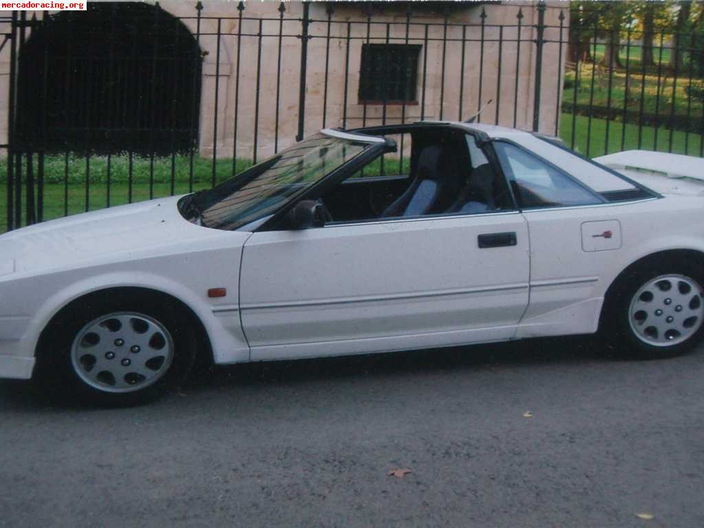 Se vende o se cambia toyota mr 2 