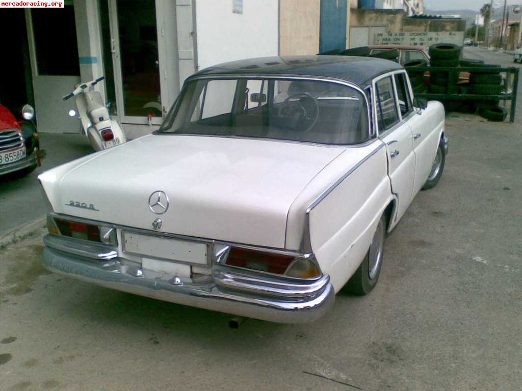 Mercedes 220s colas