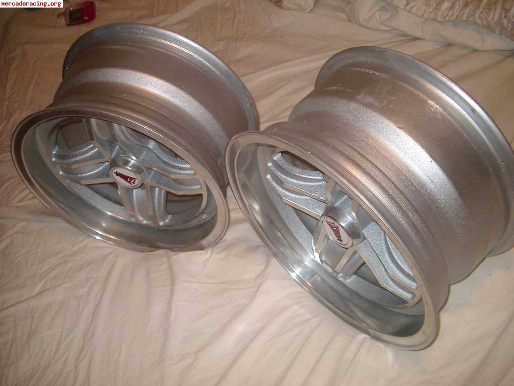 Se venden 2 llantas targas de 4 palos reforzadas 