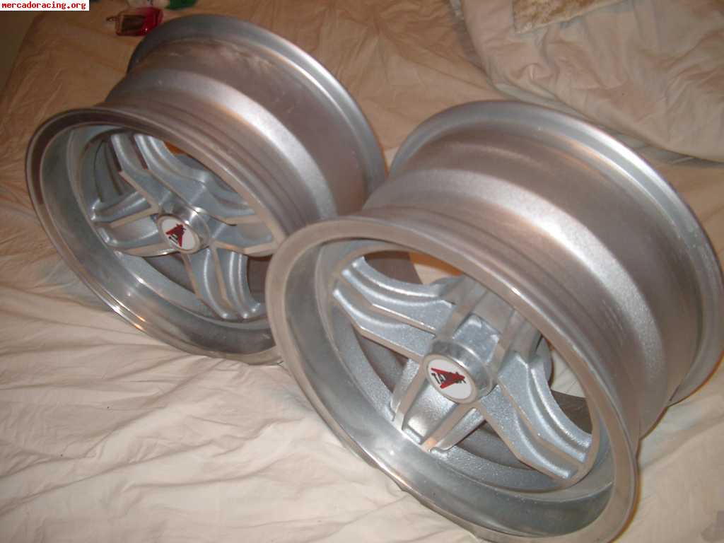 Se venden 2 llantas targas de 4 palos reforzadas 