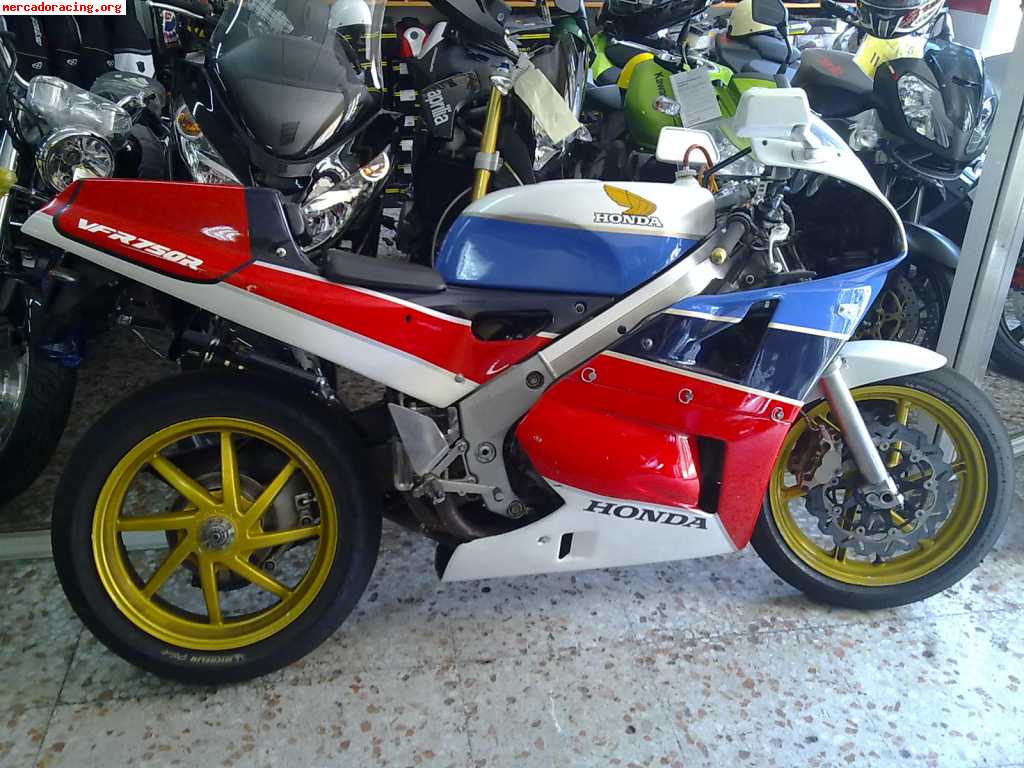 Se vende honda rc30    matriculada  12-1991