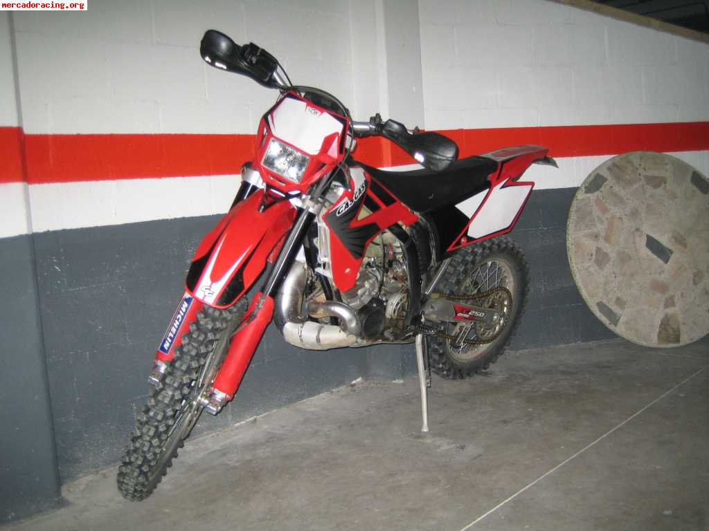 Cambio moto enduro 250 mas equipacion por clasico