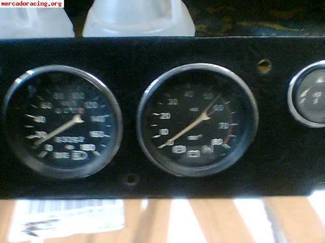 Tablero de r8 con relojes de lada niva.