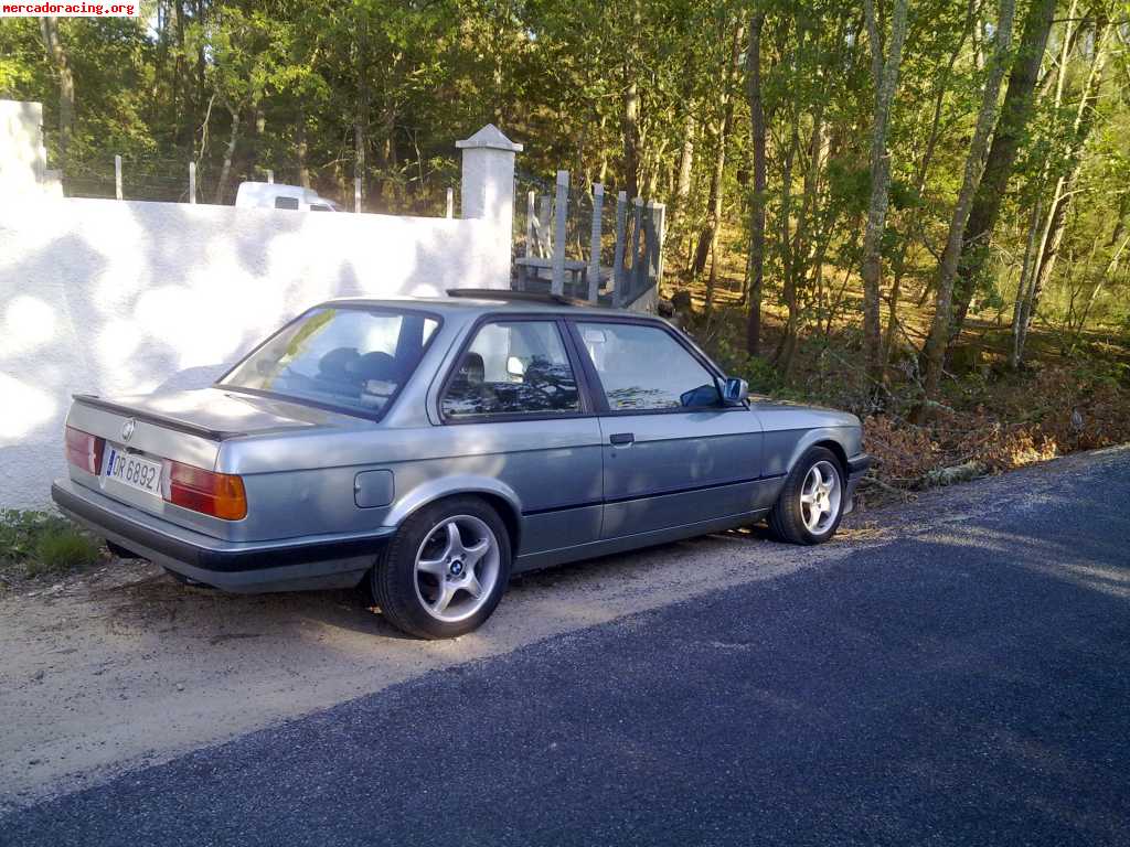 Vendo o cambio bmw 323i e30 es de dos puertas: 