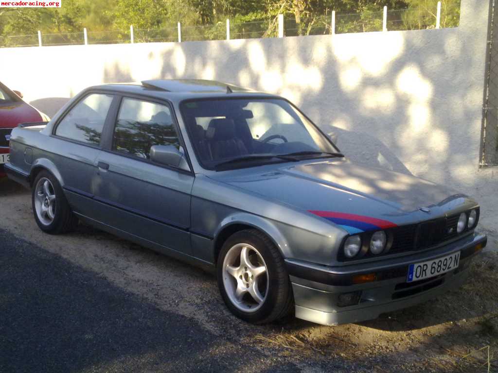 Vendo o cambio bmw 323i e30 es de dos puertas: 