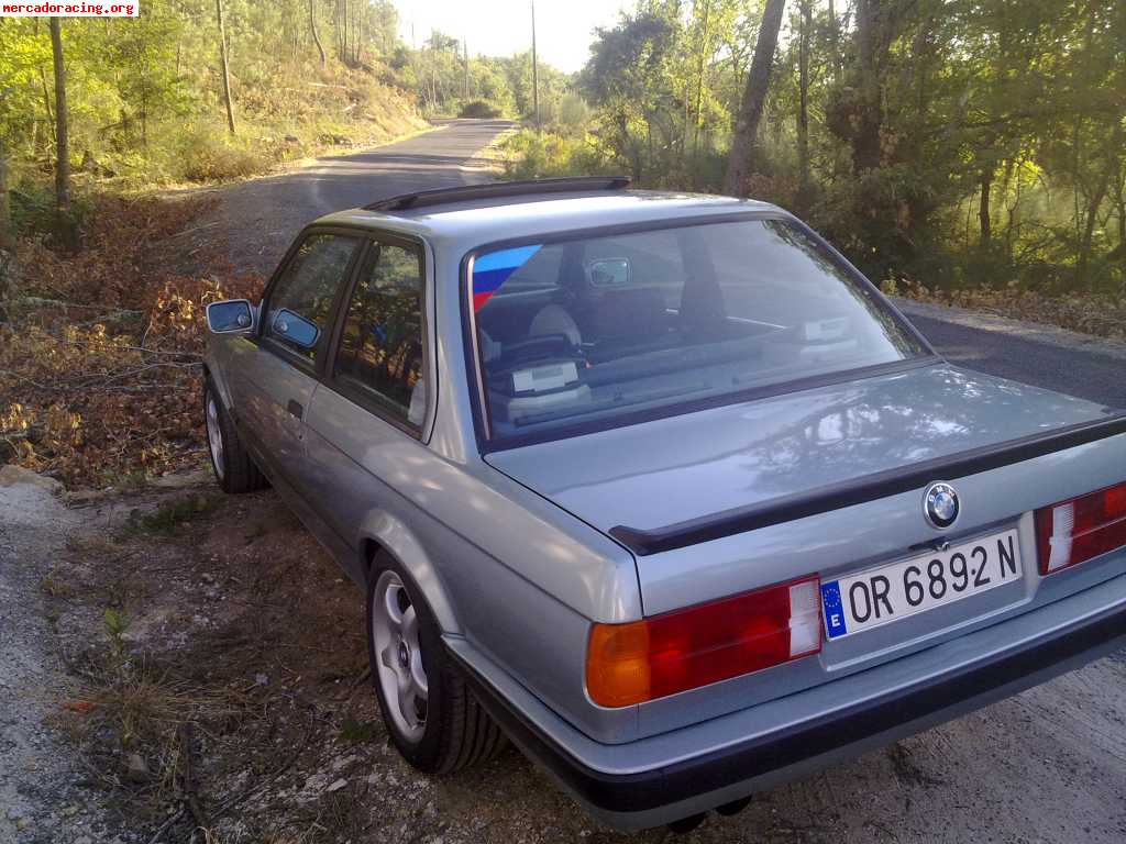 Vendo o cambio bmw 323i e30 es de dos puertas: 