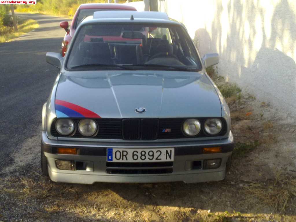 Vendo o cambio bmw 323i e30 es de dos puertas: 