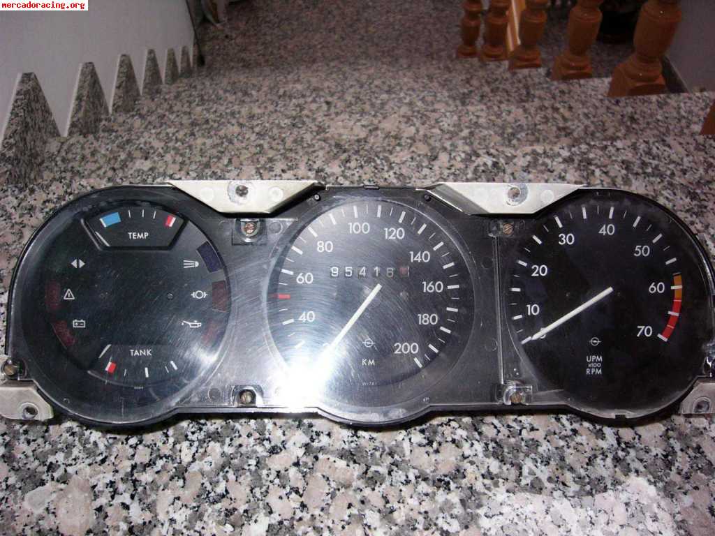 Se venden accesorios varios de opel manta a