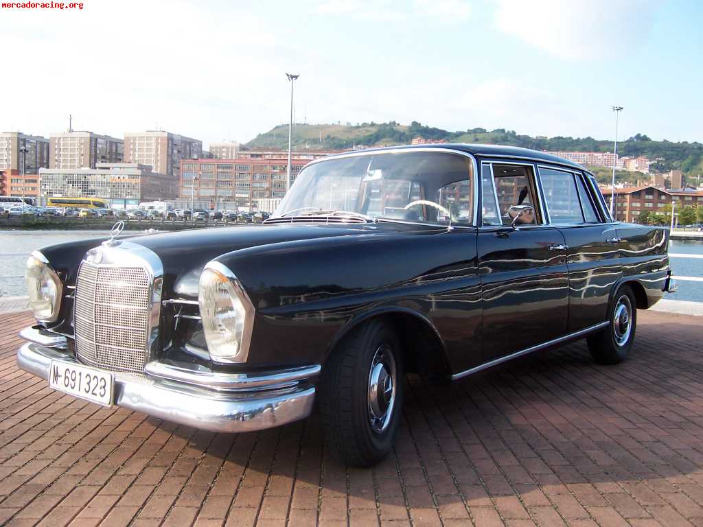 Mercedes 220 s colas