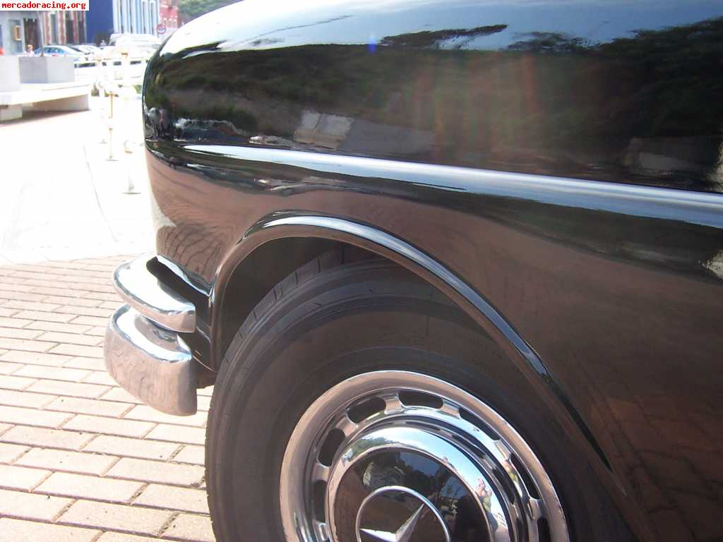 Mercedes 220 s colas