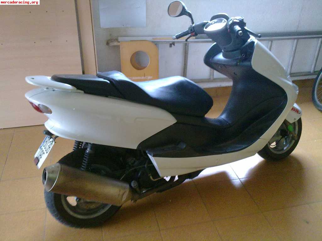 Vendo o cambio yamaha majesty acepto propuestas