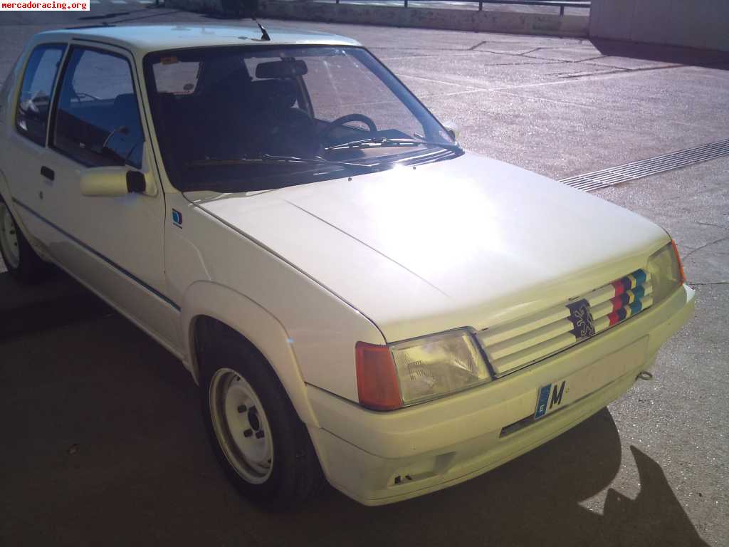 Se vende 205 rallye 2.700 euros