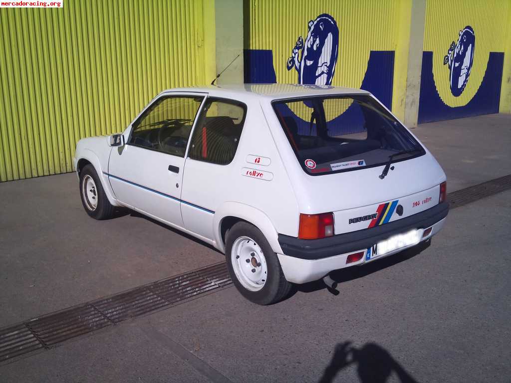 Se vende 205 rallye 2.700 euros