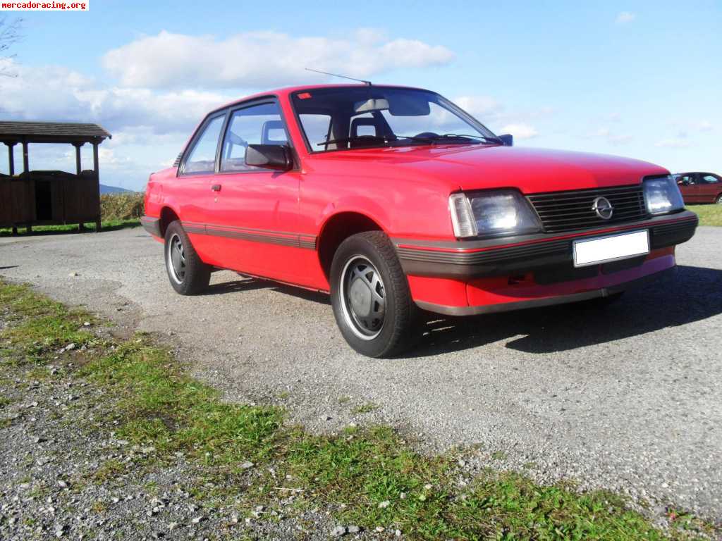 Ascona 1. 8i  115cv