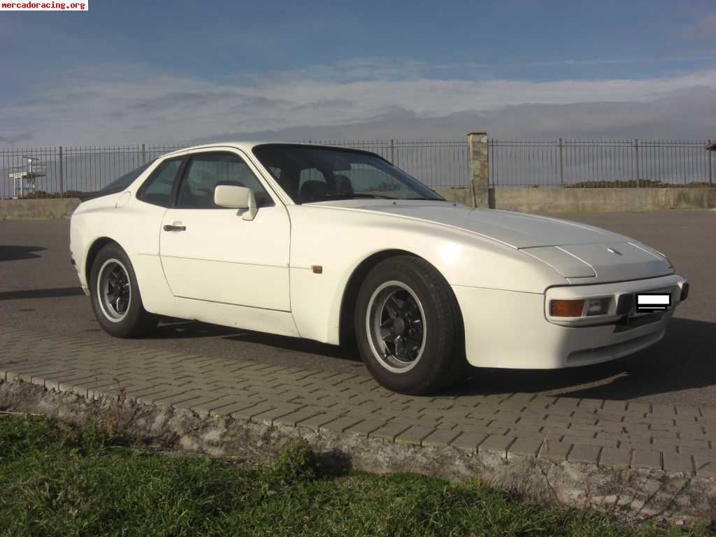 Porsche 944