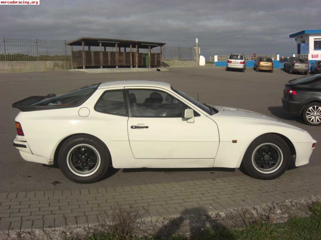 Porsche 944